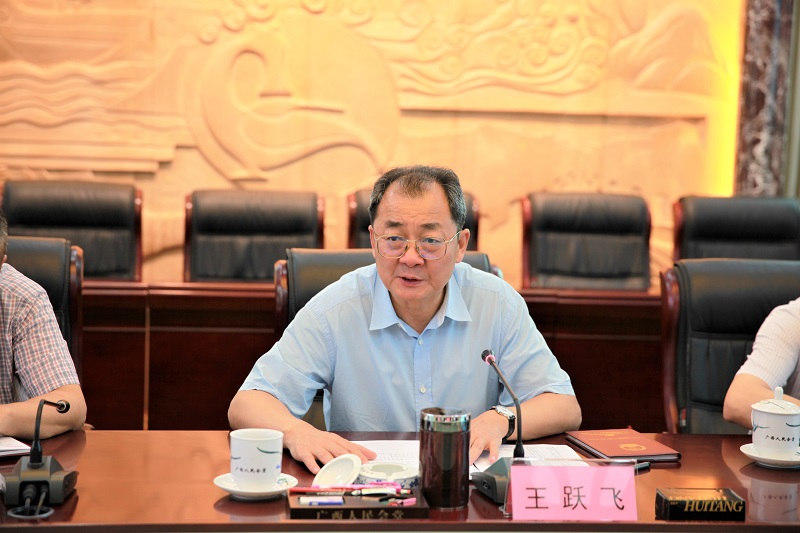 充分发挥立法服务基地的作用
为地方立法工作提供强有力的智力支撑