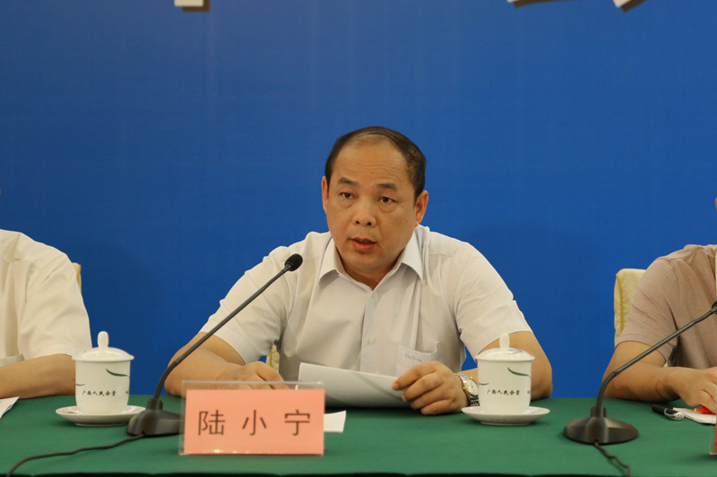 自治区人大常委会召开新闻发布会
