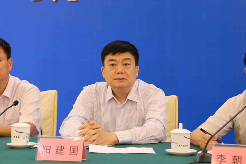 自治区人大常委会召开新闻发布会