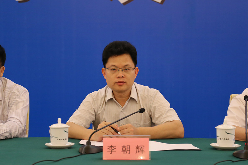 自治区人大常委会召开新闻发布会