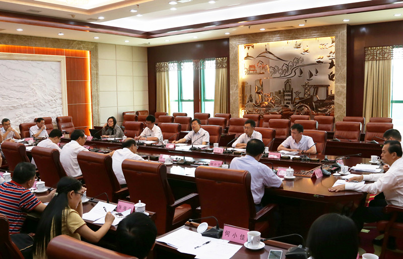 全国人大调研组在邕召开立法调研座谈会